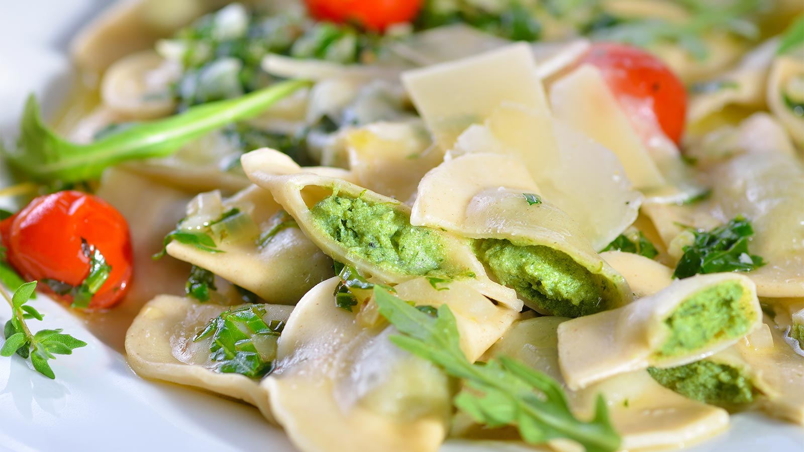 i tradizionali Schlutzkrapfen, tortellini ripieni di ricotta e spinaci